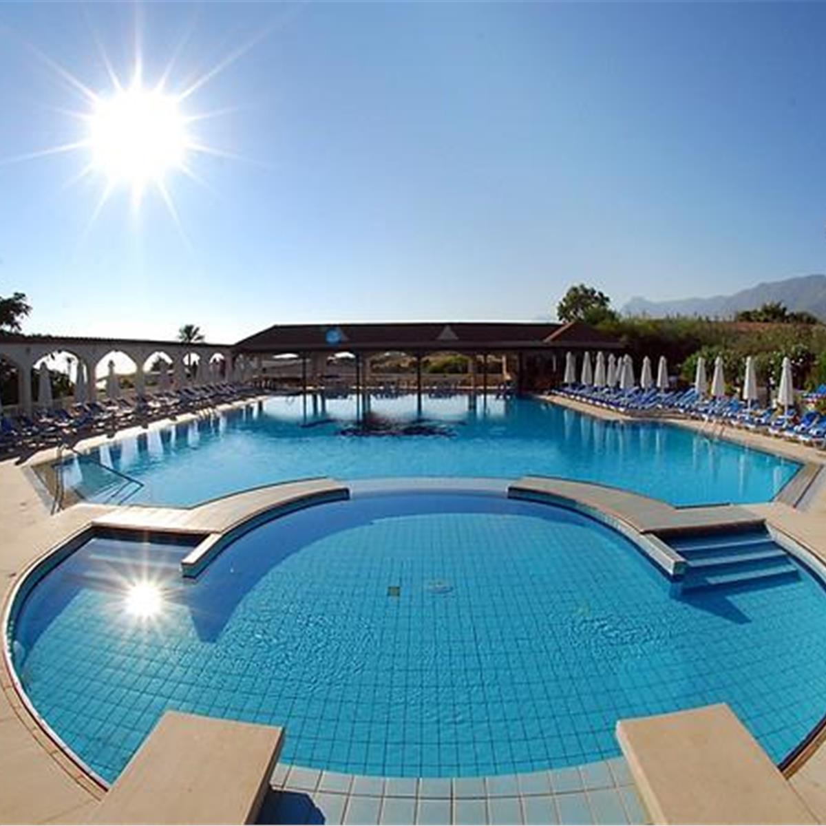 İzmir'den Uçak İle Hareketli Kıbrıs Deniz Kızı Hotel Yarım Pansiyon Konaklama Seçenekleri