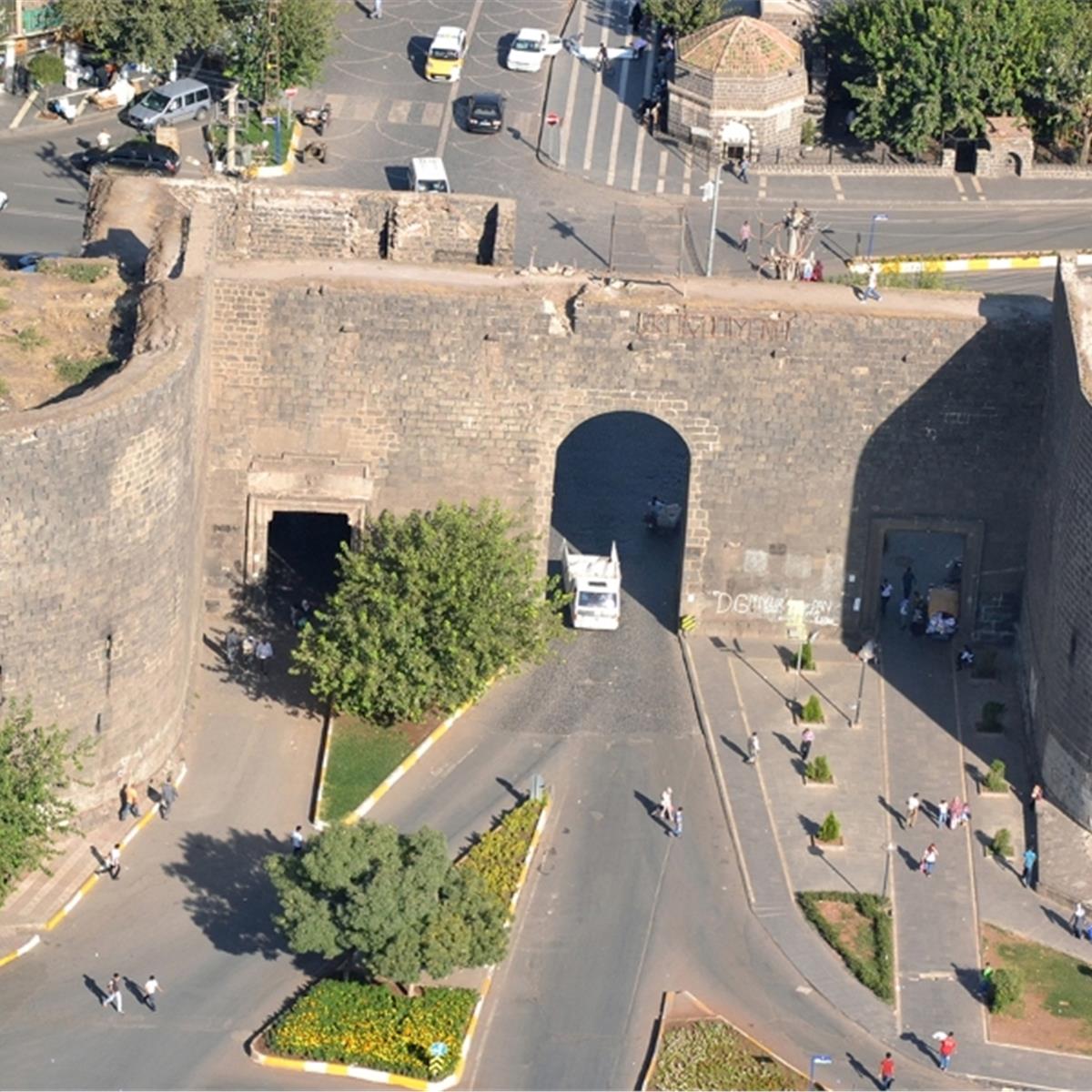 İzmir çıkışlı Uçaklı 2 gece 3 gün Konaklamalı Butik Mardin ve Diyarbakır Turu