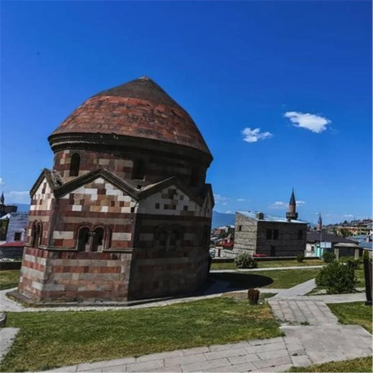 İzmir'den Uçaklı 3 Gece 4 Gün Konaklamalı Kafkas Üçgeni Doğu Ekspresi Van & Nahçıvan & Kars Turu