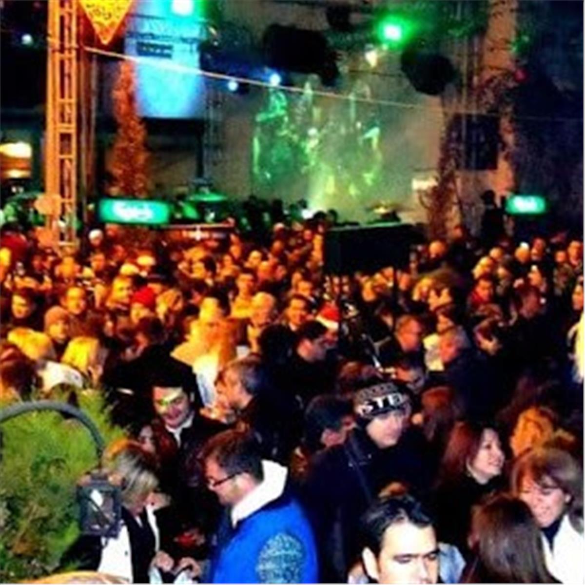 İzmir'den Çıkışlı Yılbaşı Özel Günübirlik Alaçatı Sokak Partisi