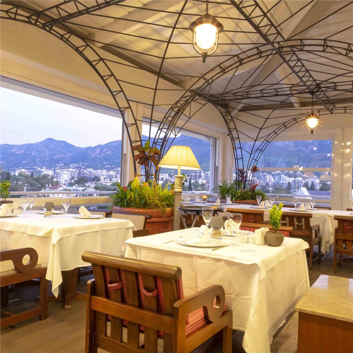  İzmir'den Uçak İle Hareketli Kıbrıs The Arkın Colony Hotel & Casino Yarım Pansiyon Konaklama Seçenekleri