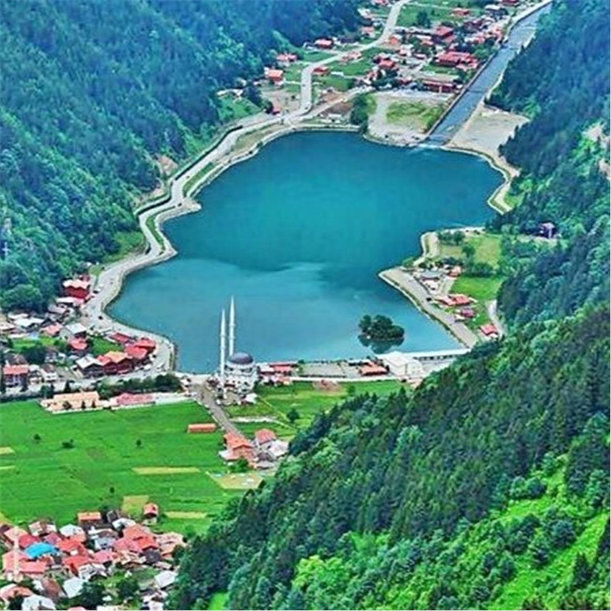 İzmir'den Uçaklı 5 Gece 6 Gün Konaklamalı Baştan Başa Karadeniz Yaylalar ve Batum Turu