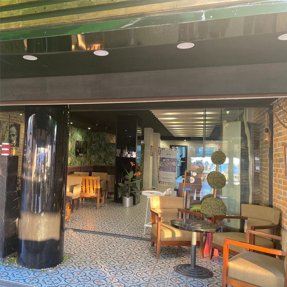 Köz Lounge Kordon’da Enfes Lezzetler Eşliğinde Serpme Kahvaltı Keyfi