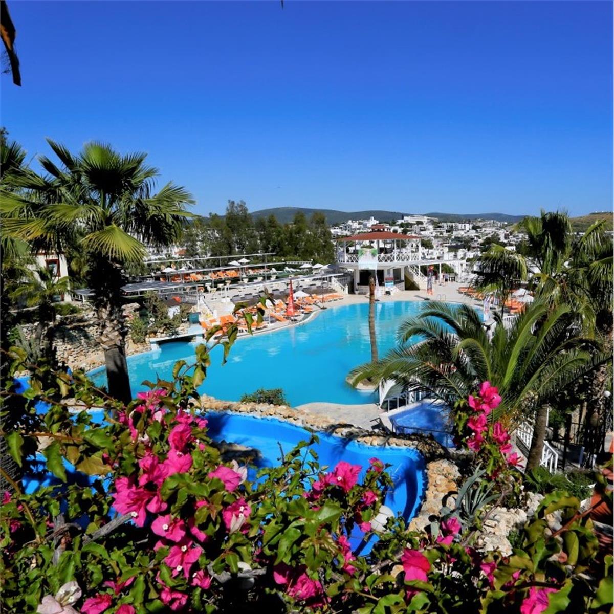 İzmir Kalkışlı Ulaşım ile 3 ve 4 gece seçenekli Bodrum Phoenix Sun Otel Herşey Dahil Konaklama	