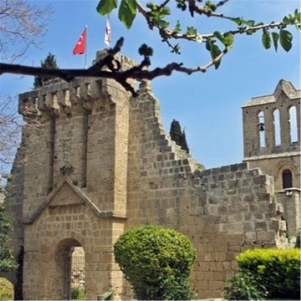 İzmir'den Uçak İle Kalkışlı 2 Gece 3 Gün Konaklamalı Kıbrıs Turu. Üstelik Ata Demirer Gazinosu Dahil.