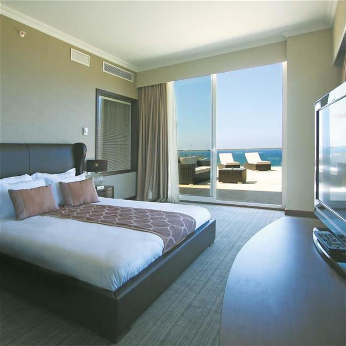 İzmir'den Uçak Bileti ve Otel Transferi Dahil 2 Gece ve 3 Gece Konaklama Seçenekli Kıbrıs Acapulco Resort Hotel Tan Taşçı Yılbaşı Galası