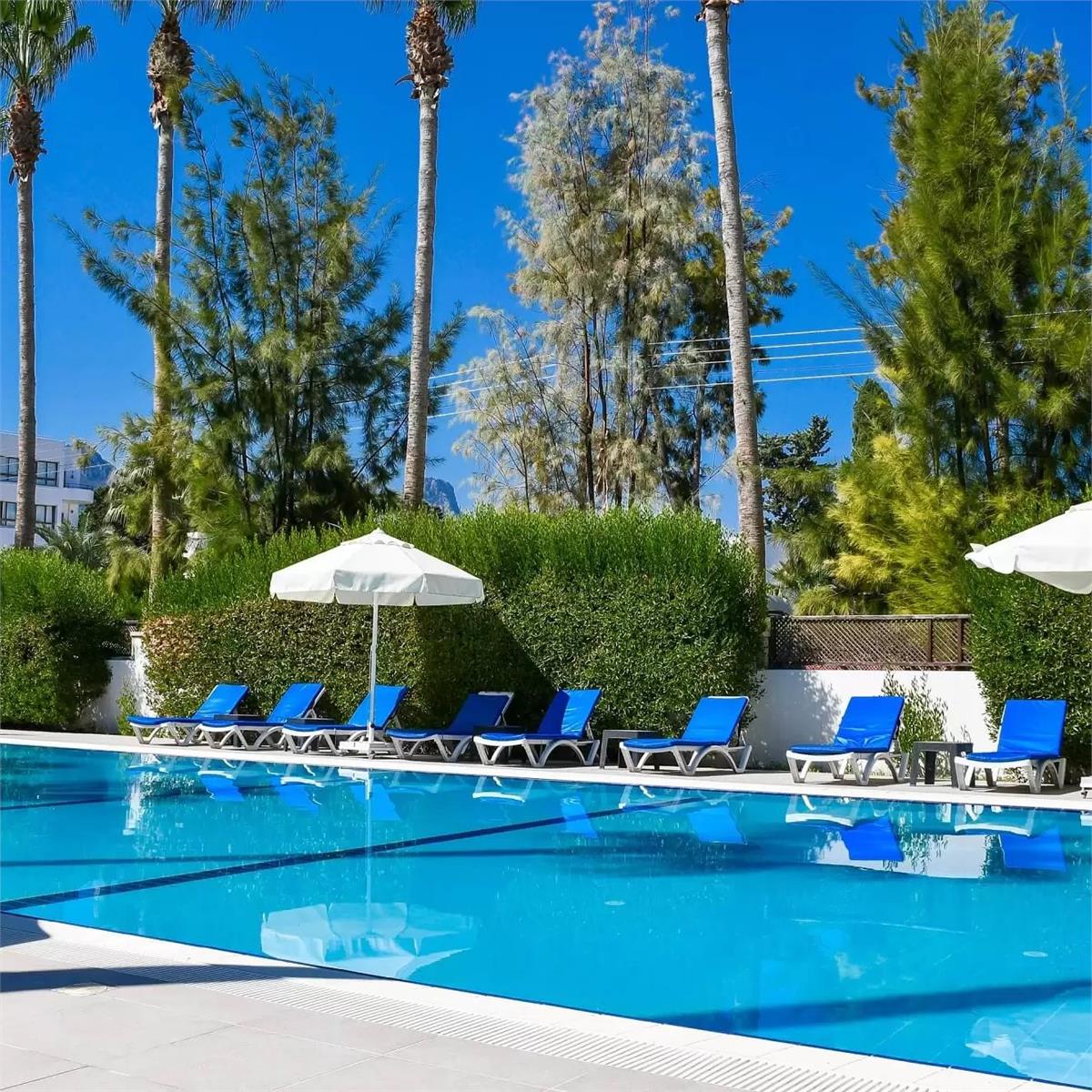 İzmir'den Uçak İle Hareketli Kıbrıs Park Palace Hotel Konaklama Seçenekleri