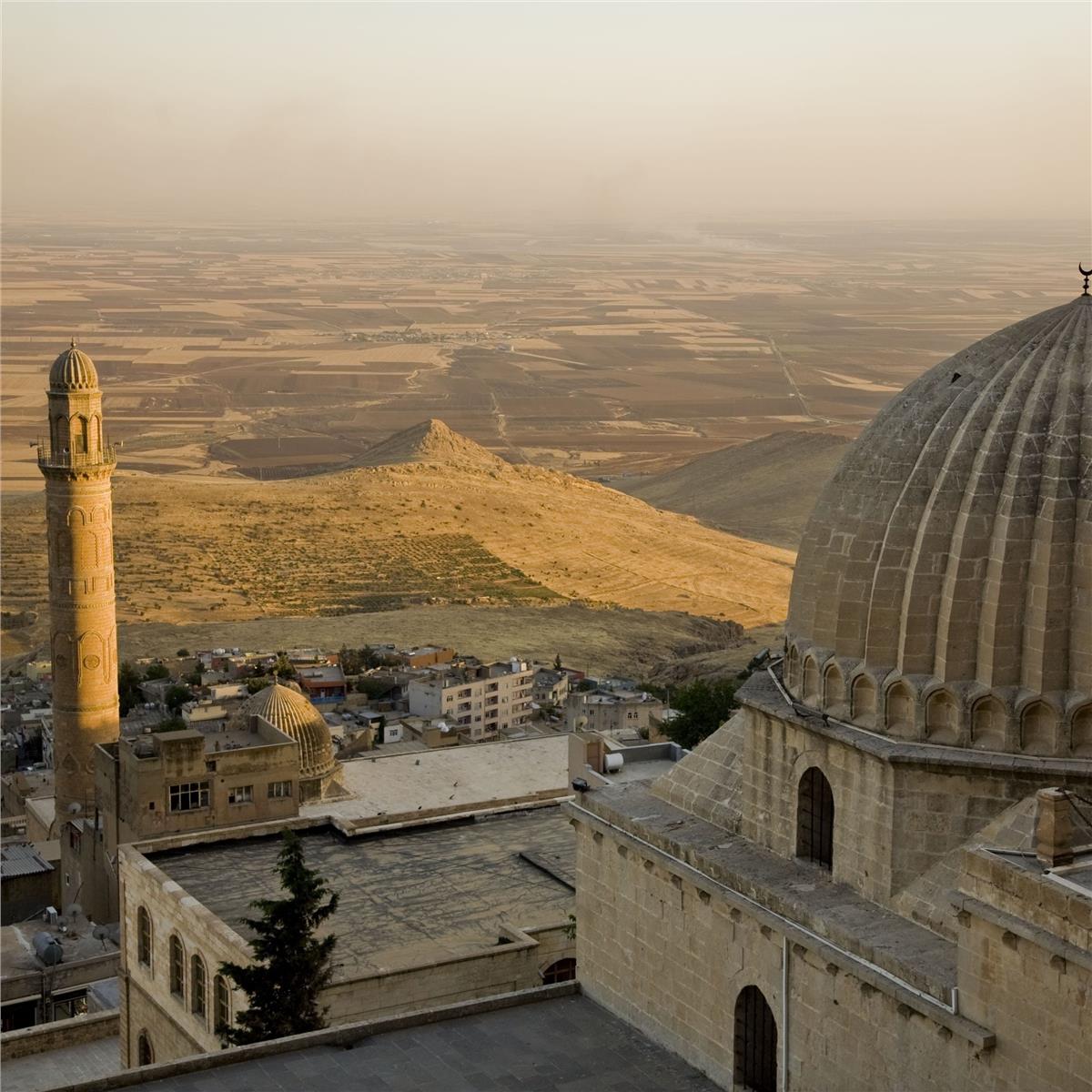 İzmir'den Uçak İle Hareketli 2 Gece 3 Gün Konaklamalı Mardin, Urfa, Zerzevan Kalesi, Diyarbakır Turu. Mardin Gidiş - Diyarbakır Dönüş