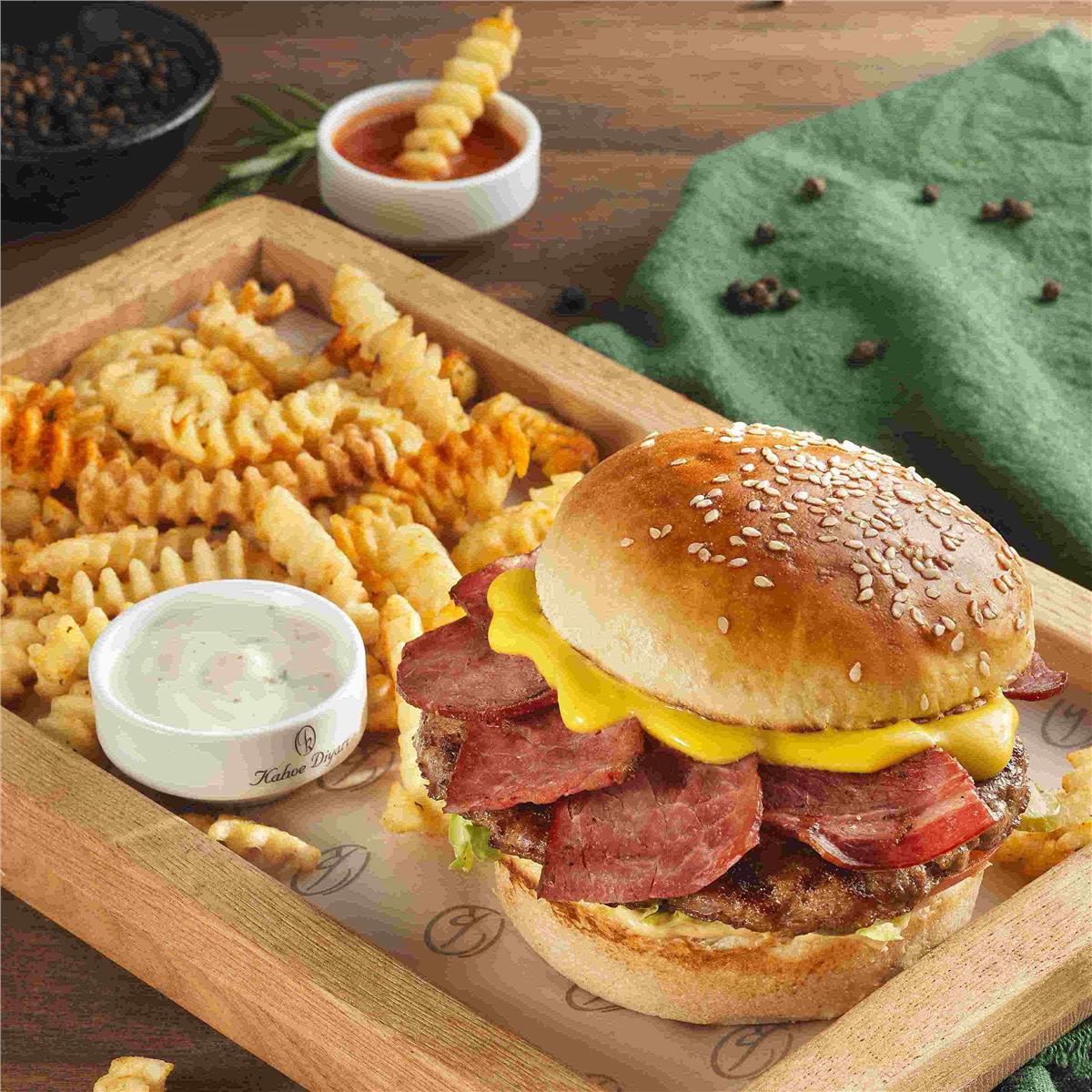 Yağhaneler Kahve Diyarı Köfte ve Tavuk menüleri yanında soğuk içecek