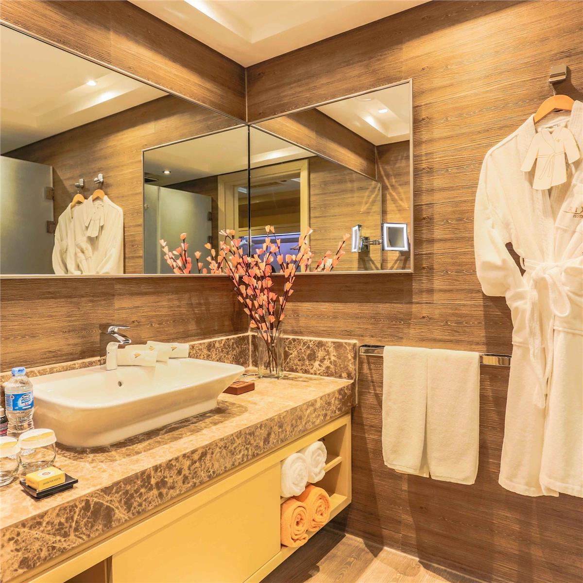 İzmir'den Kalkışlı Uçaklı ve 7 Gece 8 Gün 5 Yıldızlı Rixos Premium Seagate Hotel Konaklamalı Sharm El Sheikh Turu