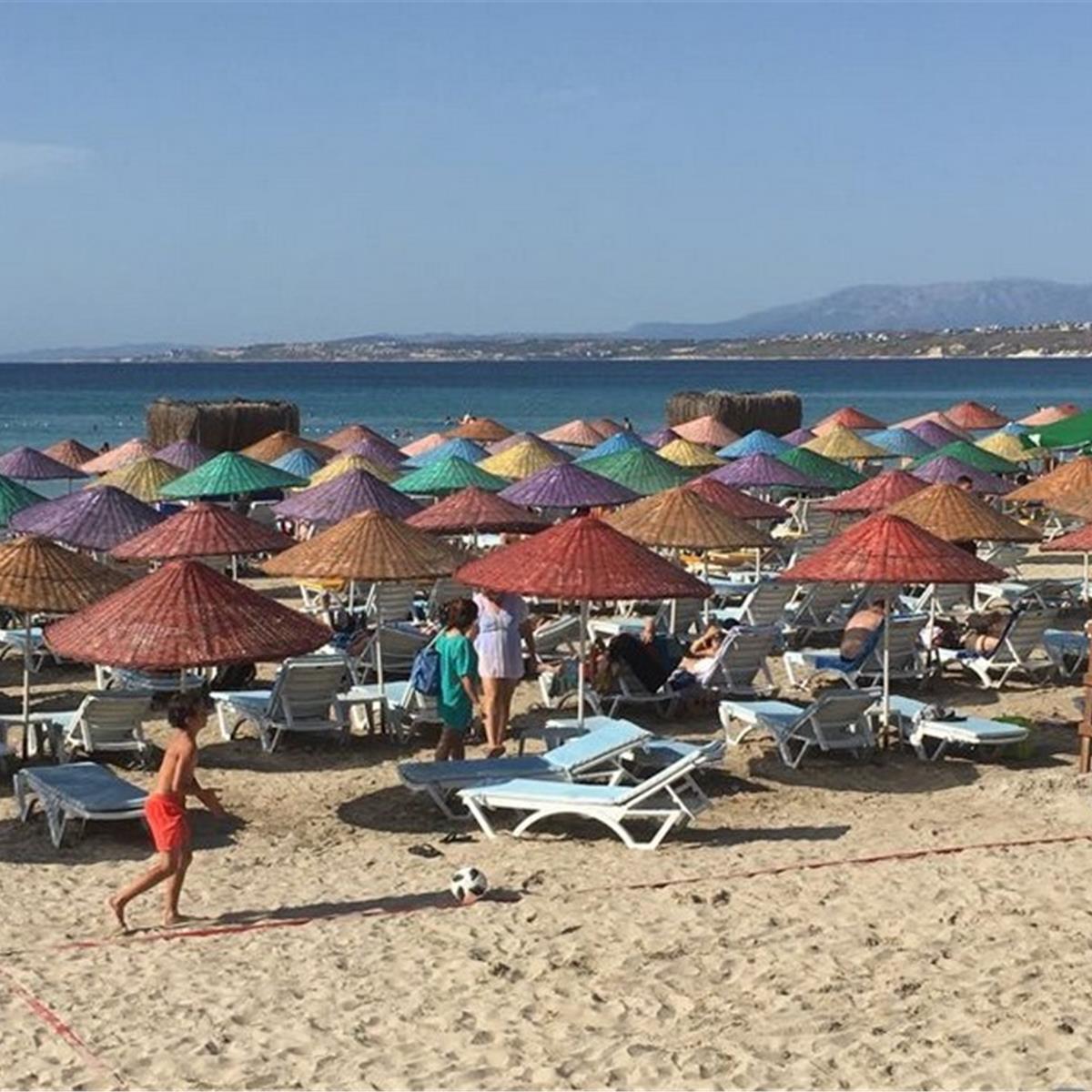 Çeşme Tai Beach Giriş, Şezlong, Şemsiye, hamburger Menü ve İçecek