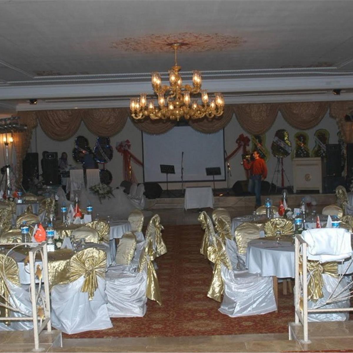 Edremit Güre Saruhan Otel'de 2020 Yılbaşı Gala Eğlencesi ve Konaklama ve Kazdağları Turu