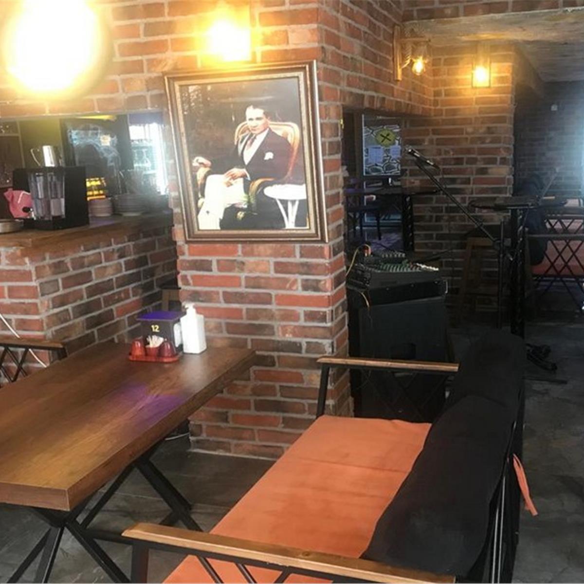 Alsancak Kıbrıs Şehitleri Makara Cafe Bar'da Canlı Müzik Eşliğinde Akşam Yemeği Menüleri