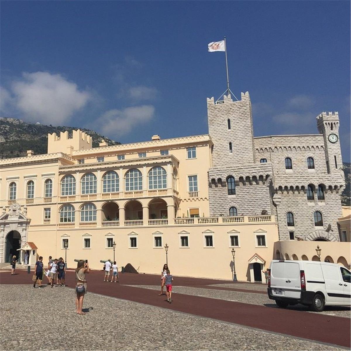 İzmir'den Uçaklı 7 Gece 8 Gün Konaklamalı İsviçre, İtalya, Fransa, İspanya, Andorra Turu