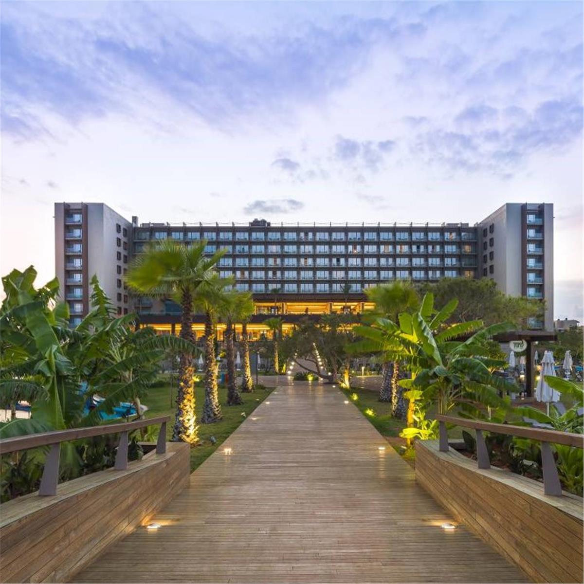 İzmir'den Uçak Kalkışlı 2 Gece 3 Gün Konaklamalı Kıbrıs Concorde Luxury Resort'ta Tarkan Yılbaşı Galası