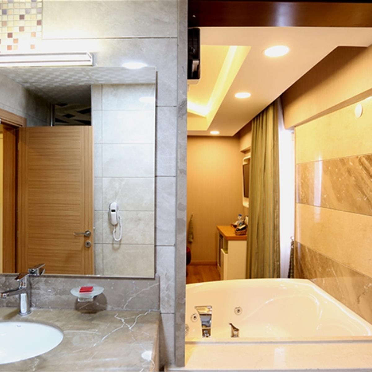 Life corner hotel çift kişi açık büfe kahvaltı dahil konaklama