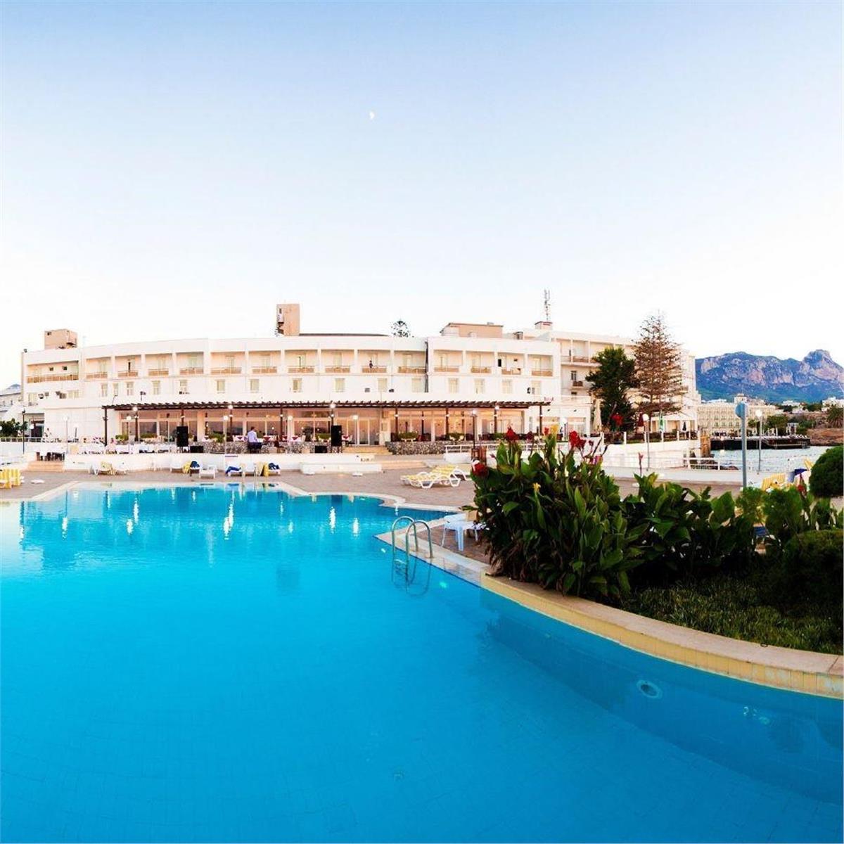 İzmir'den Uçak İle Hareketli Kıbrıs Dome Hotel Oda Kahvaltı Konaklama Seçenekleri