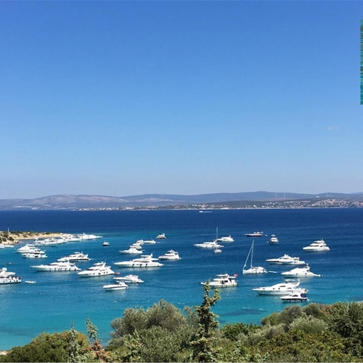 Çeşme Sera Beach Girişi, Şezlong, Şemsiye ve İçecek