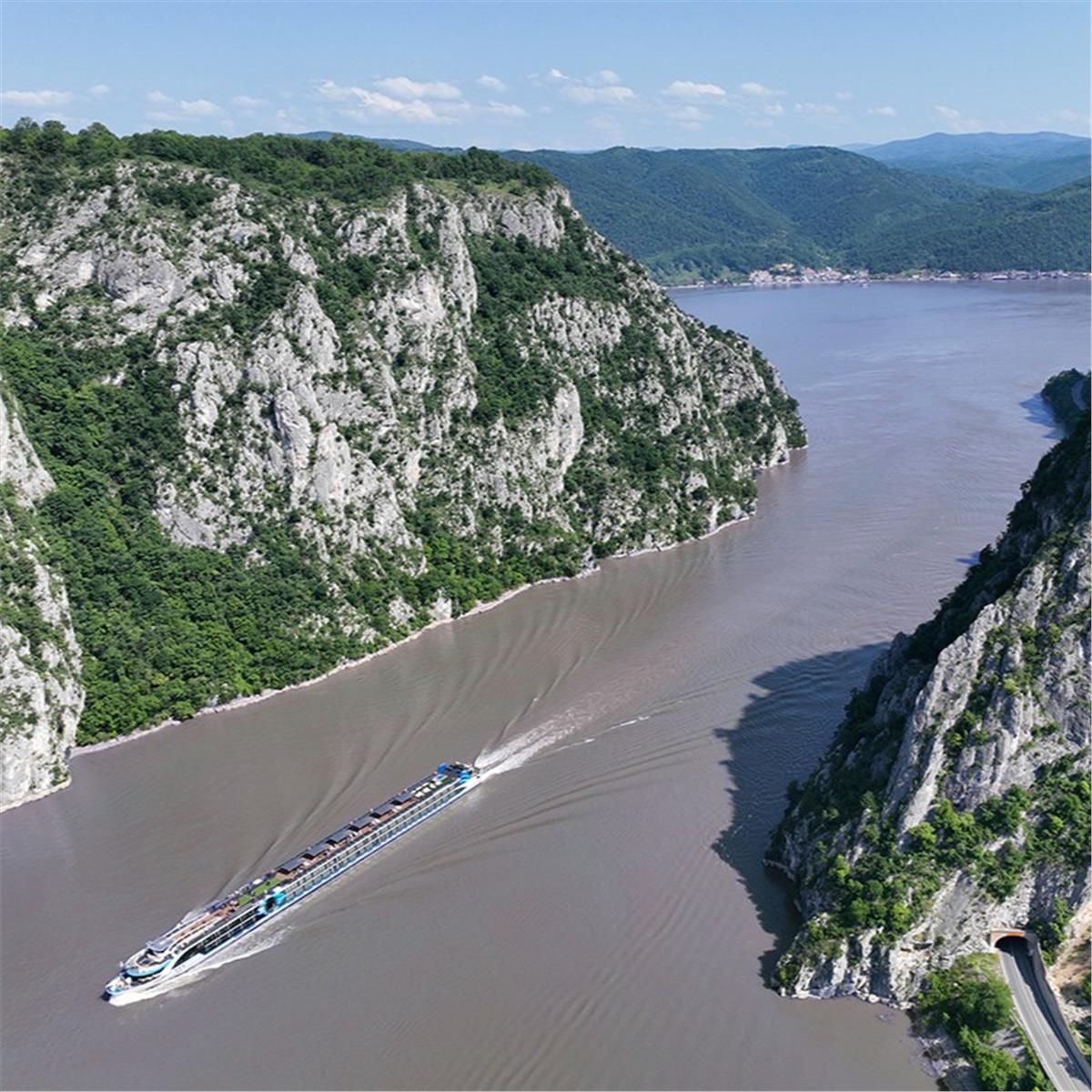İzmir çıkışlı direkt uçuşlu 4 gece her şey dahil Viva Two ile Tuna Nehri, Avusturya, Çekya, Slovakya ve Almanya turu.