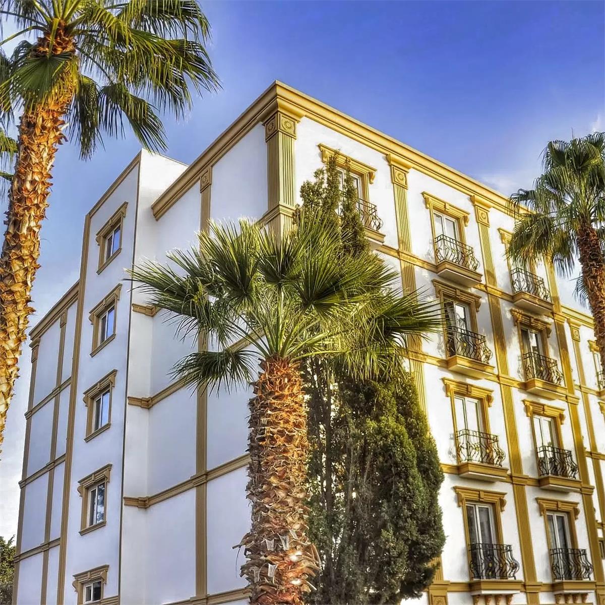 İzmir'den Uçak Biletleri Ve Transfer Dahil Hareketli Kıbrıs Park Palace Hotel Konaklama Seçenekleri