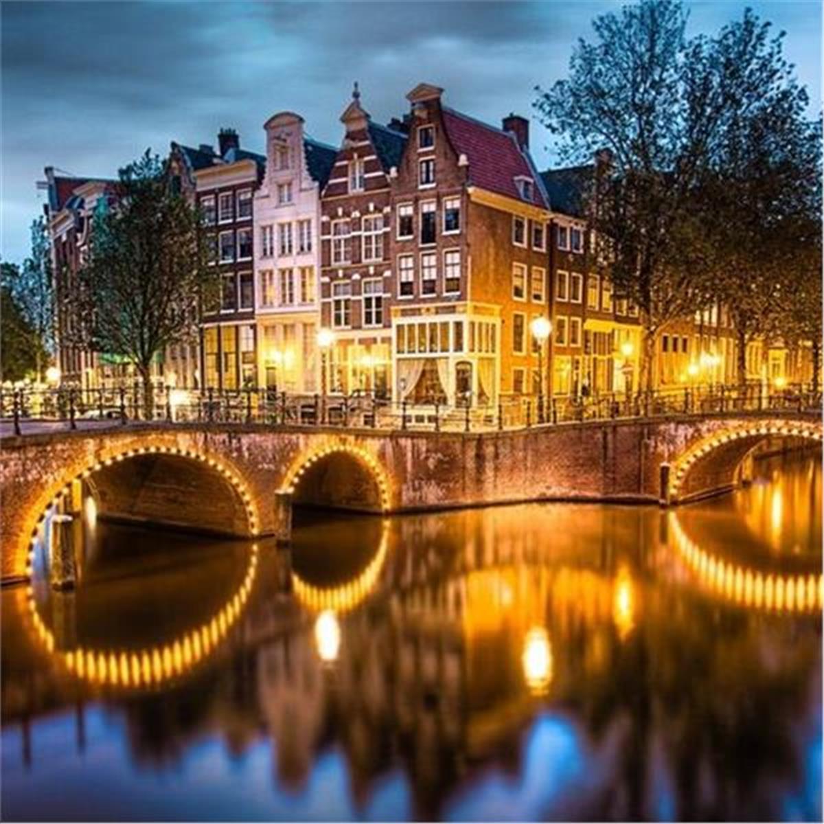 İzmir'den Uçak İle 3 Gece 4 Gün Konaklamalı Tüm Ekstralar Dahil Brüksel & Amsterdam Turu