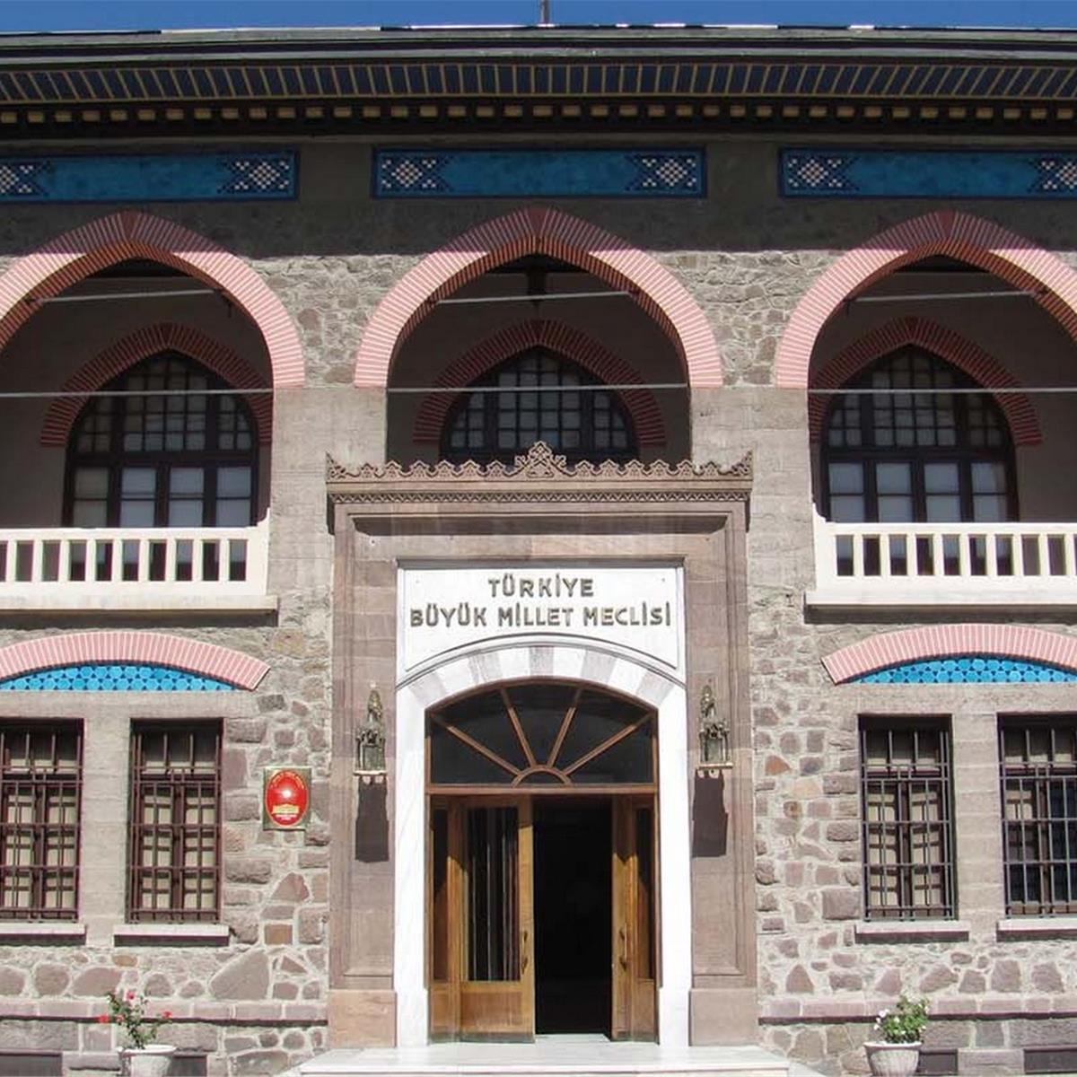 İzmir Çıkışlı 1 gece 2 gün Ankara Konaklamalı Eskişehir ve Ankara Anıtkabir Turu