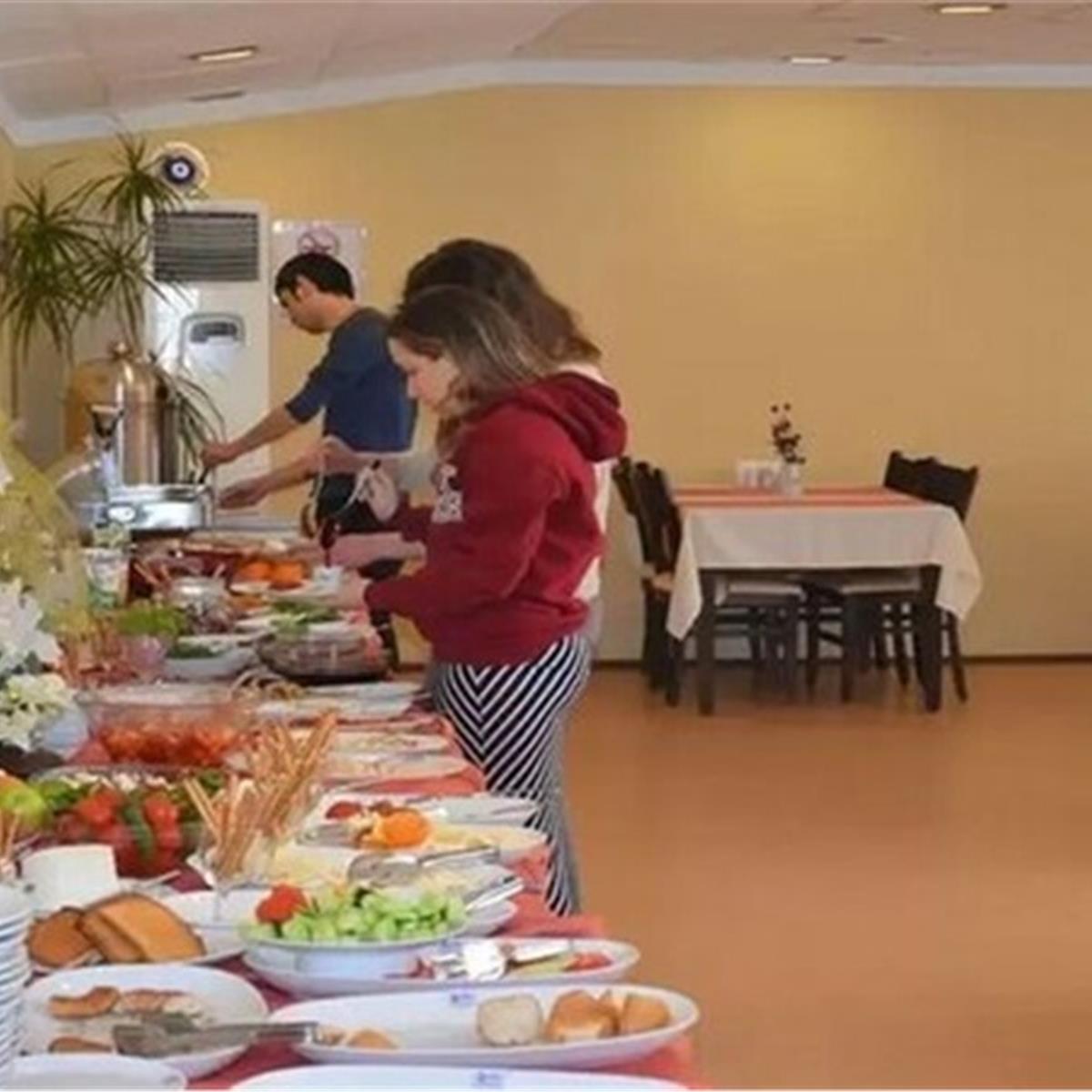 Ayvalık Palas Hotel'de Kahvaltı Dahil Konaklama Seçenekleri