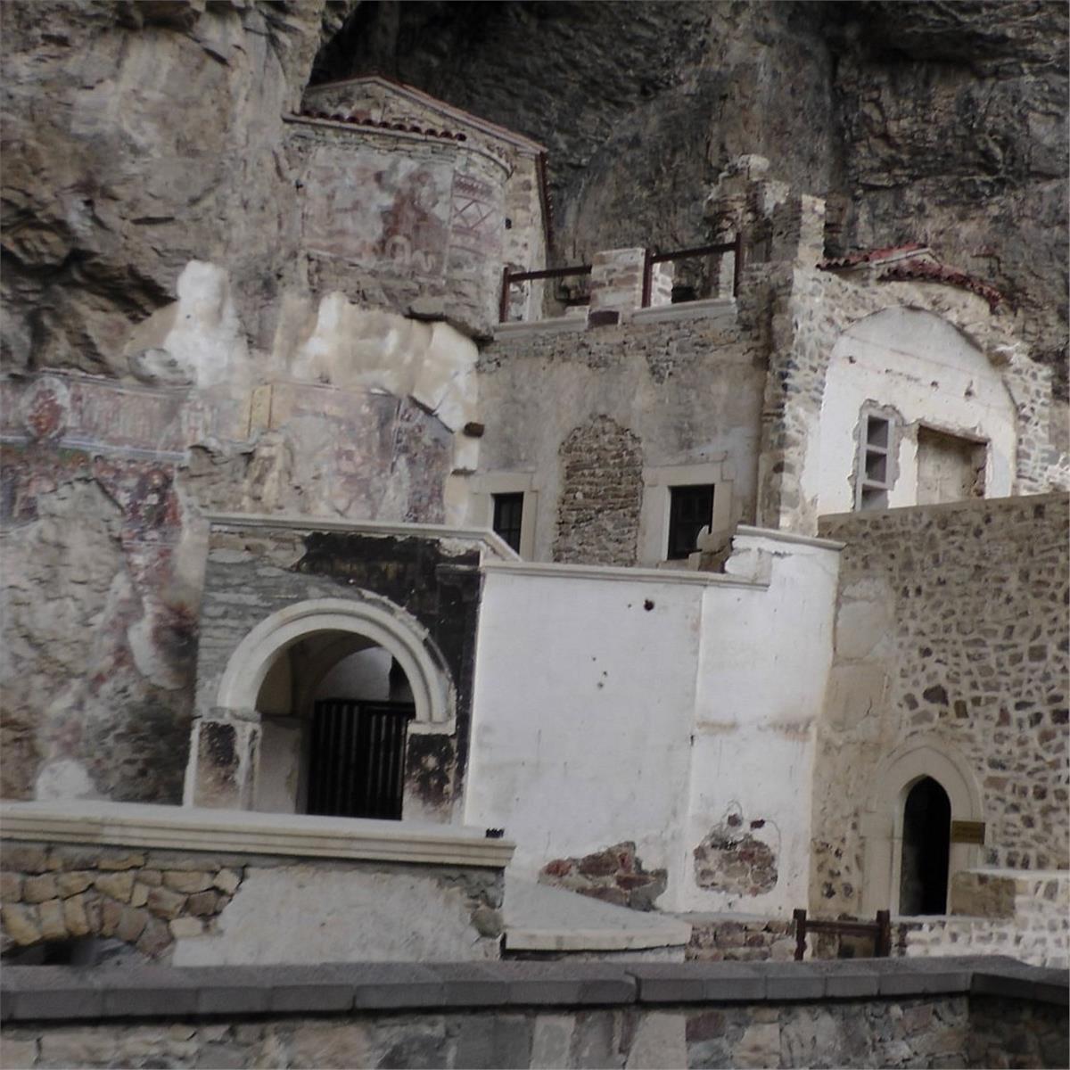 İzmir'den Uçak İle 2 Gece 3 Gün Konaklamalı Demir Elma Festivali ve Karadeniz Turu