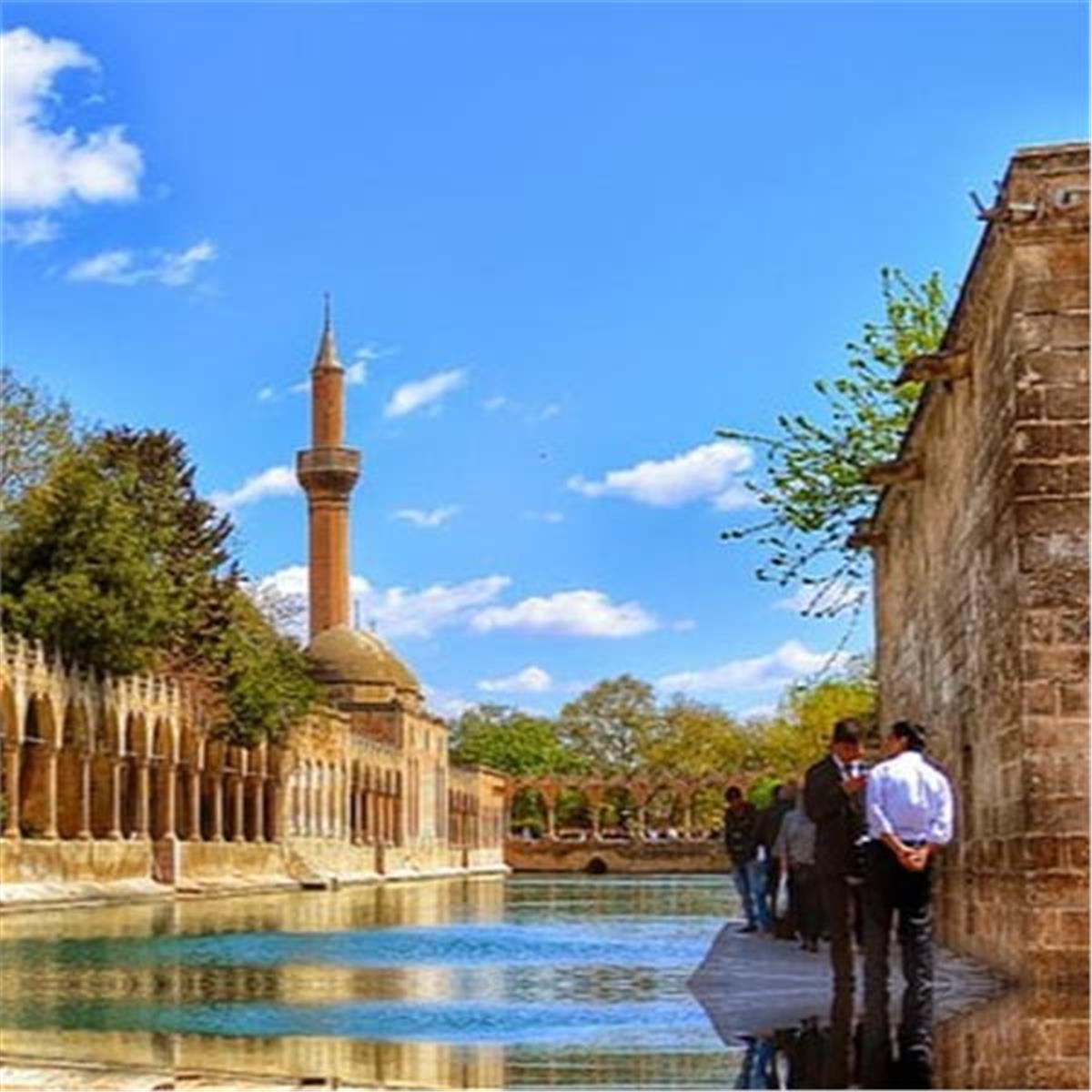 İzmir'den Uçak İle Hareketli Yılbaşı Özel 2 Gece 3 Gün Cihangir Konağı Butik Otel Konaklamalı Butik Şanlıurfa Turu. Üstelik Urfam Konuk Evinde Unutulmaz Yılbaşı Gecesi Yemeği ve Eğlencesi Dahil