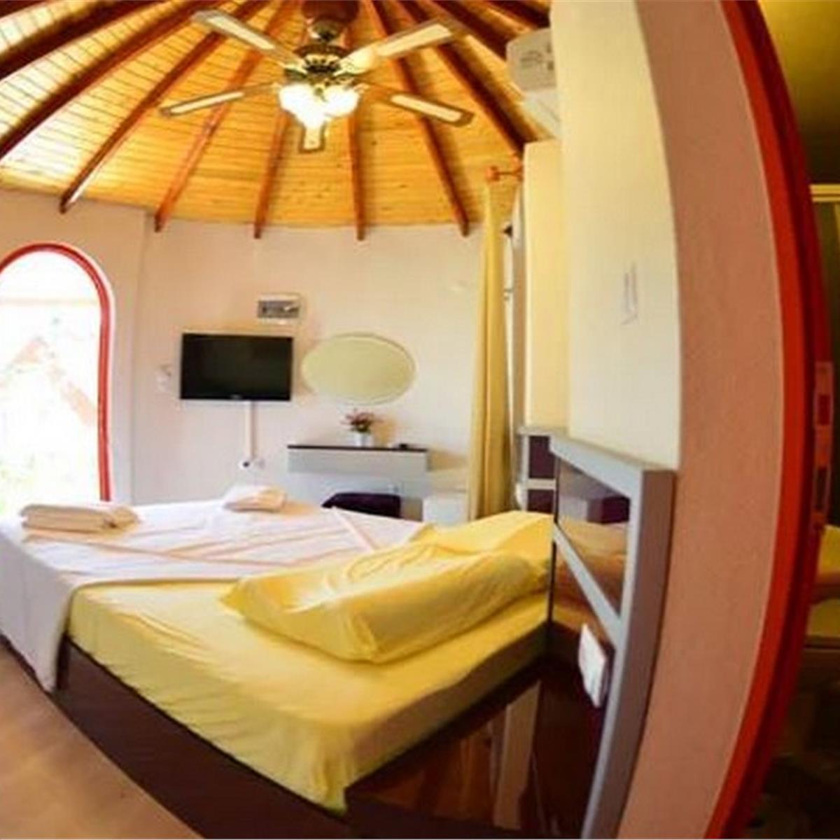 Mordoğan Ayıbalığı Seal Beach 2 Kişi Konaklama, Kahvaltı ve Beach Keyfi