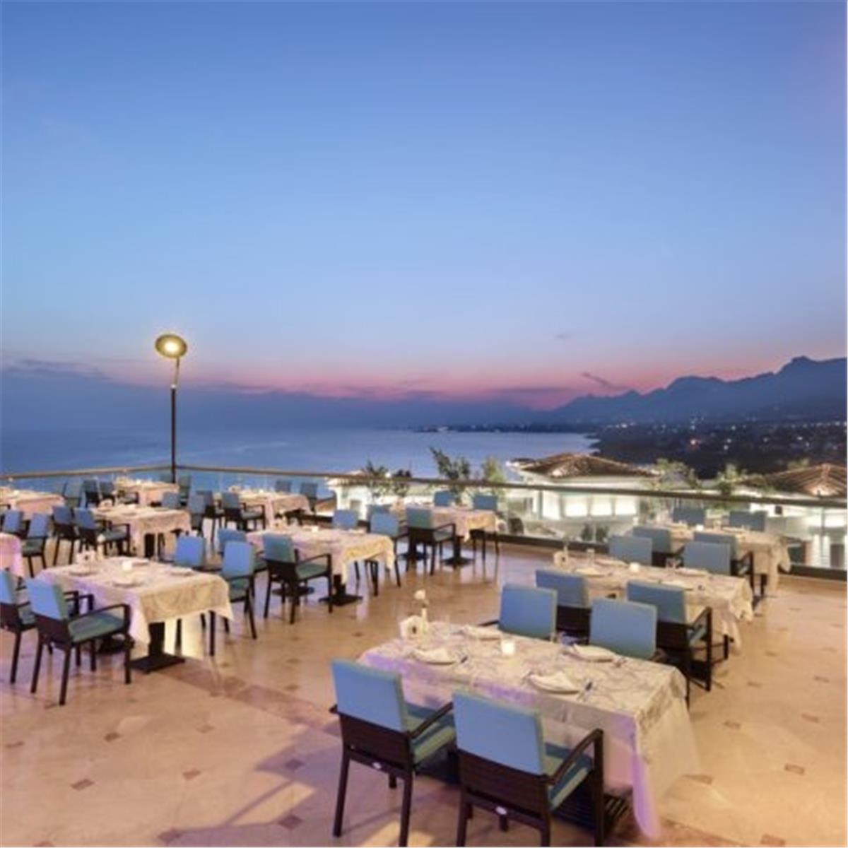 İzmir'den Uçak İle Hareketli Kıbrıs Merit Crystal Cove Hotel'de Ultra Herşey Dahil Konaklama Seçenekleri