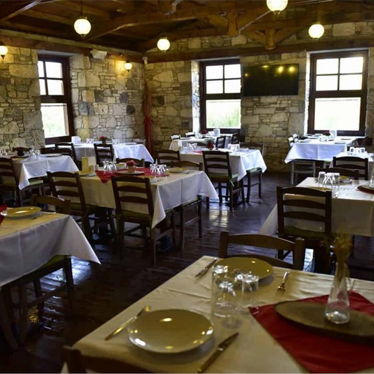 Urla Efşah Restaurant’da Doğa İçerisinde Serpme Kahvaltı Keyfi