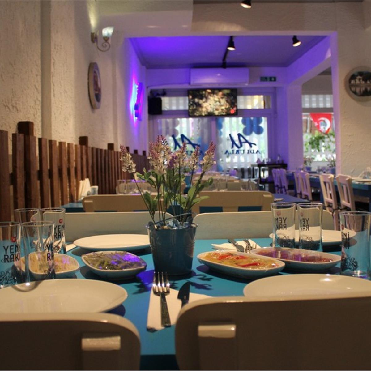 Adı Urla Restaurant Ulaşım Dahil 14 veya 15 Şubat Seçenekli Canlı Müzikli Sevgililer Günü Gala Yemeğ