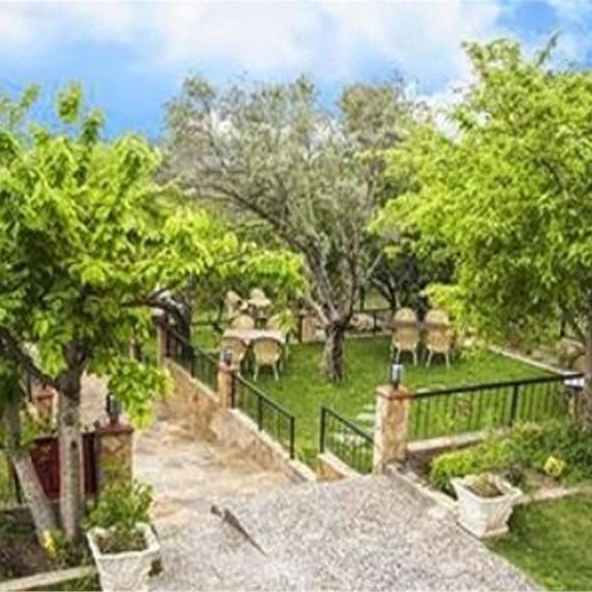 Çiçekliköy My Garden Gün Boyu Havuz Keyfi ile yanında seçenekli kahvaltı keyfi