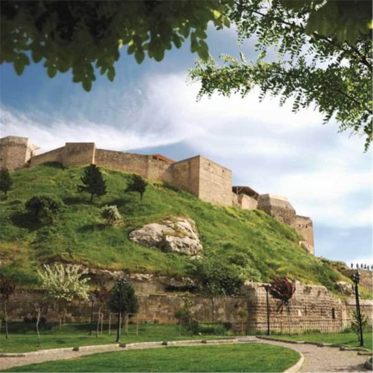 İzmir'den Uçaklı Yılbaşı Özel 1 Gece 2 Gün Konaklamalı Gaziantep Şanlıurfa Göbeklitepe Turu