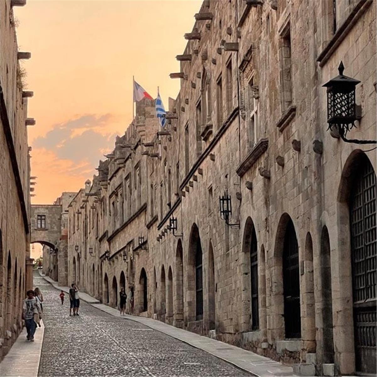 İzmir'den Uçaklı 5 Gece 6 Gün Konaklamalı İspanya Ve Endulus İkonları Turu