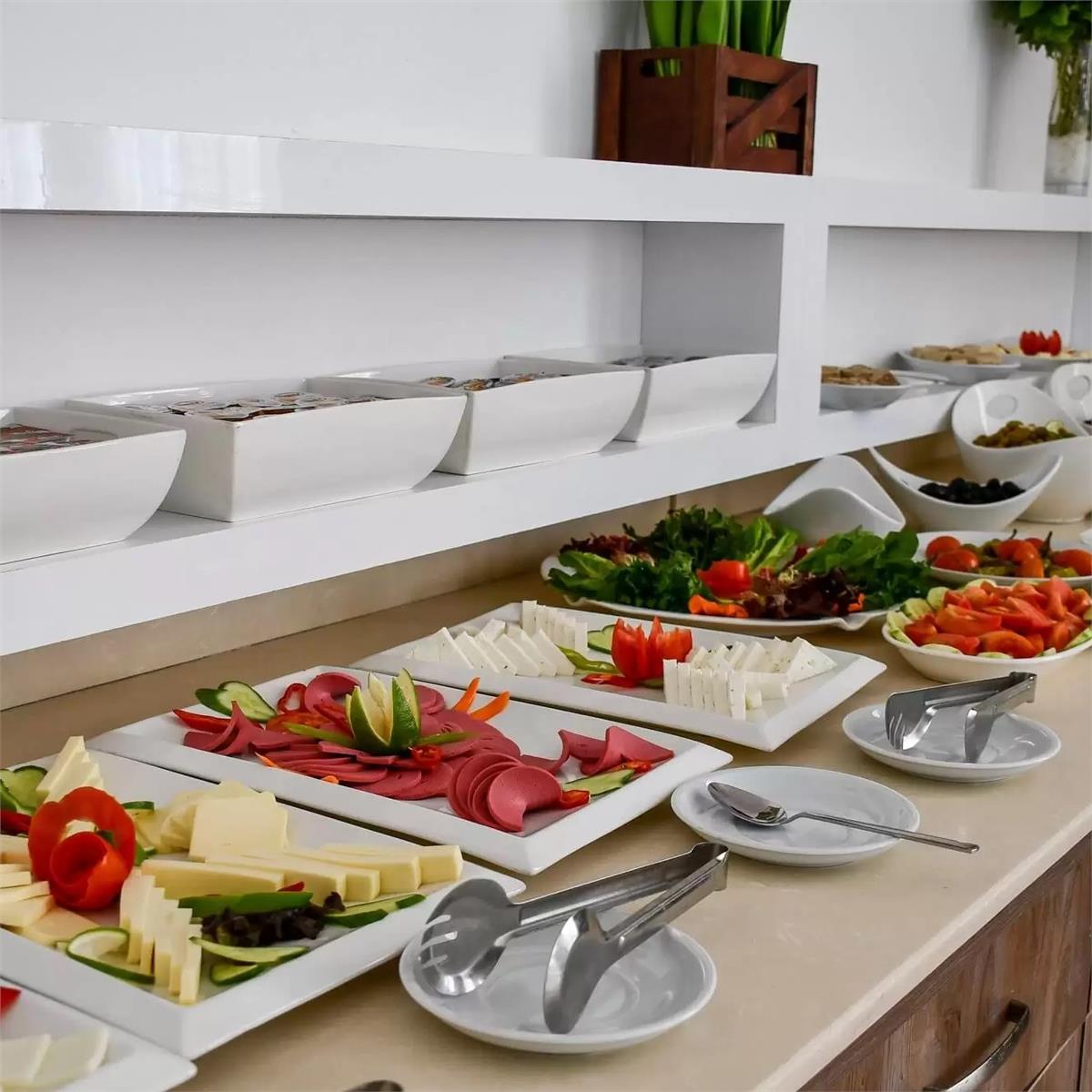 İzmir'den Uçak İle Hareketli Kıbrıs Park Palace Hotel Konaklama Seçenekleri