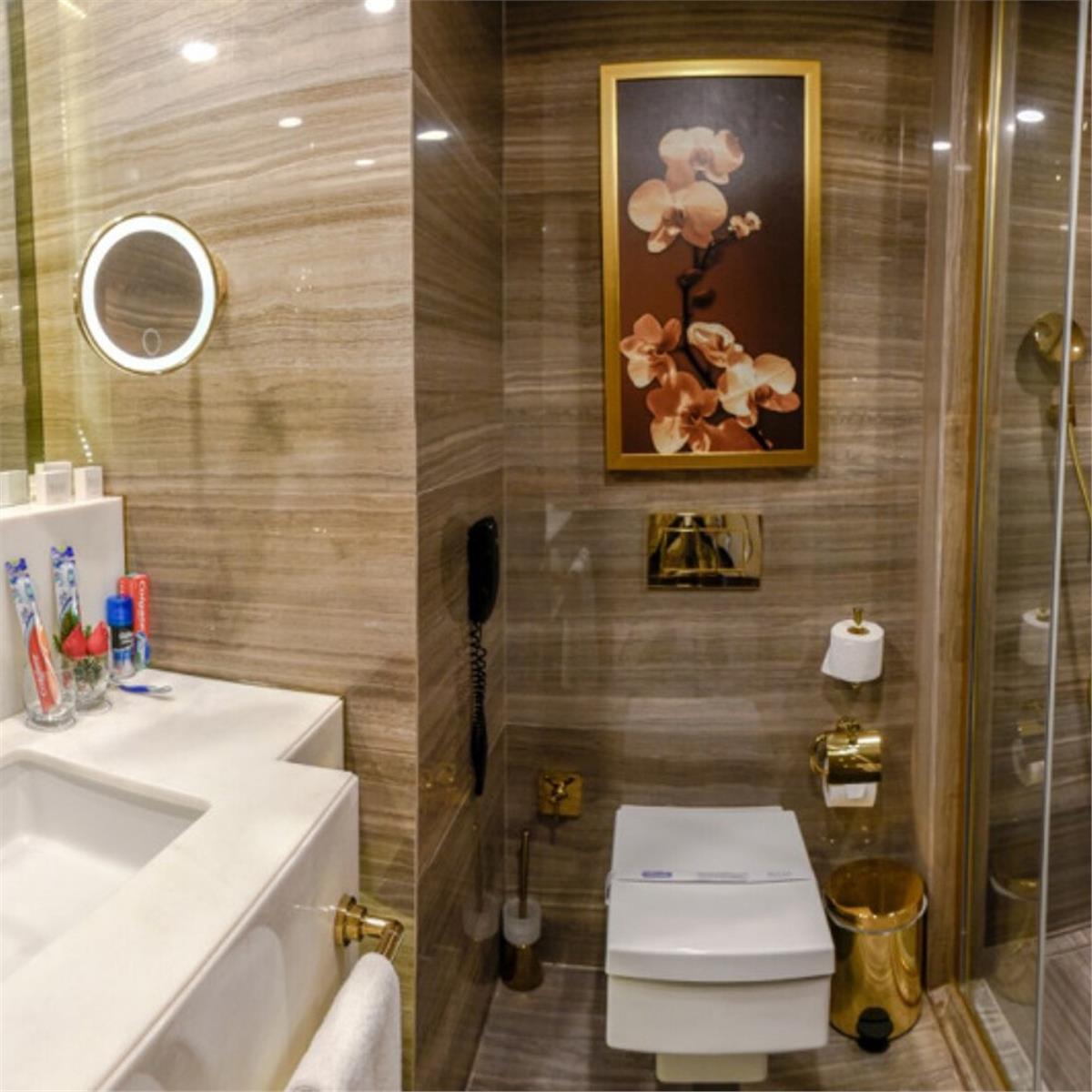 İzmir'den Uçak Bileti ve Otel Transferi Dahil 2 Gece 3 Gün Yarım Pansiyon Konaklamalı Rocks Hotel Casino İrem Derici Yılbaşı Galası 35.150TL'den Başlayan Fiyatlarla