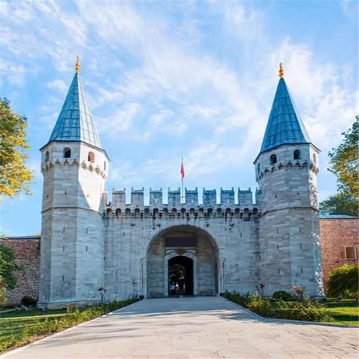 İzmir'den Uçaklı ve 2 Gece 3 Gün Konaklamalı İstanbul Tarihi Yarımada Pierre Loti Dolmabahçe Kuzguncuk Kadıköy Turu