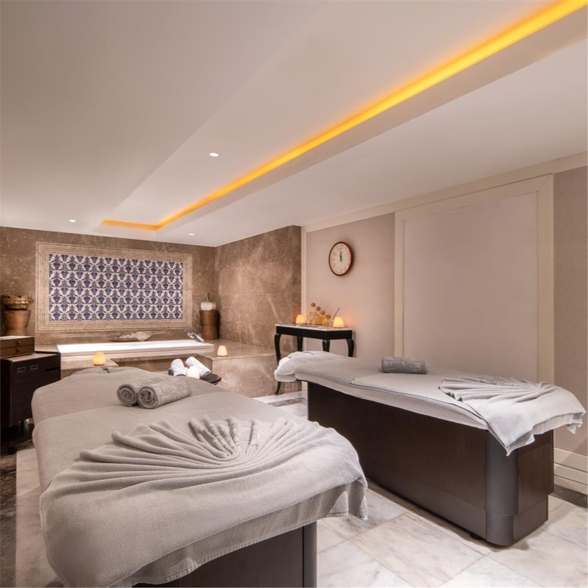 İzmir'den Uçak İle Kalkışlı 2 Gece 3 Gün 5 Yıldızlı Les Ambassadeurs Konaklamalı Kıbrıs Turu