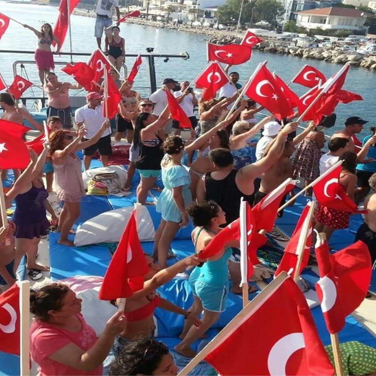 Günübirlik Çeşme Tekne Turu, Üstelik Öğle Yemeği Dahil, ulaşım seçenekli