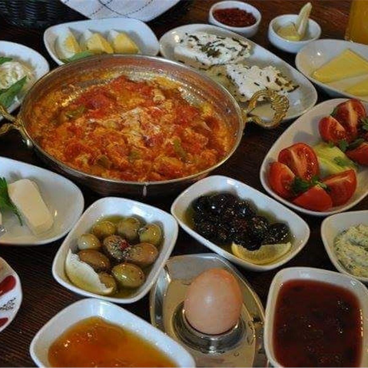 Güzelbahçe İnadına fasıl Restaurant'da Denize nazır Serpme Kahvaltı