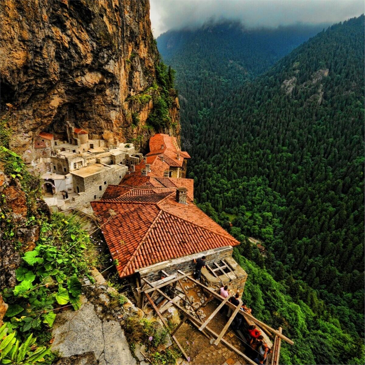 İzmir Çıkışlı 7 Gece 8 Gün Konaklamalı Özel Yaylalar ve Batum ile Boydan Boya Karadeniz Turu (6 gece Konaklama). Üstelik 1 gece Batum Konaklama ve Turu Dahil.