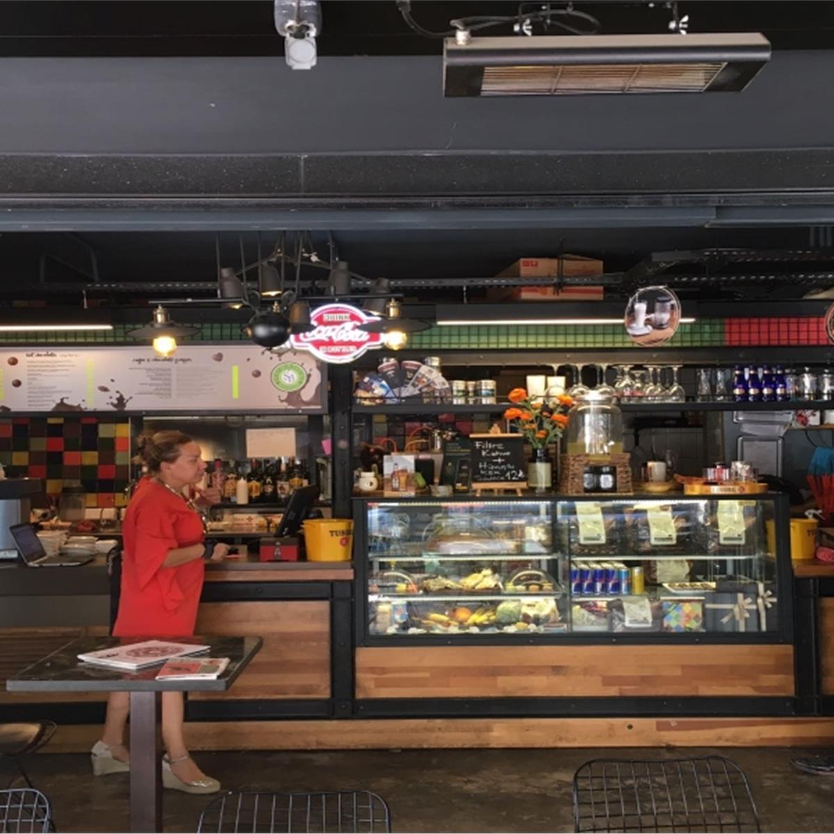 Alsancak Sam Brown Chocolate Cafe’de 2 Kişilik Çikolatalı Pizza ve Seçmeli Kahve