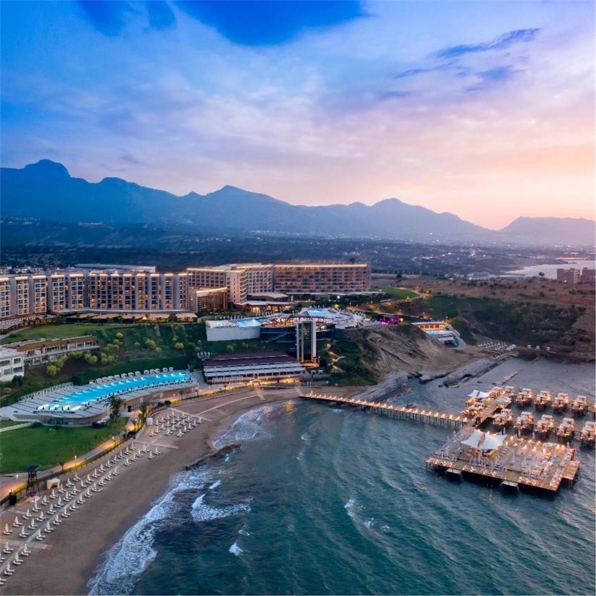 İzmir'den Uçak Bileti ve Otel Transferi Dahil 2 Gece 3 Gün Konaklamalı Elexus Hotel Girne Ebru Gündeş Yılbaşı Galası 43.300 TL'den Başlayan Fiyatlarla