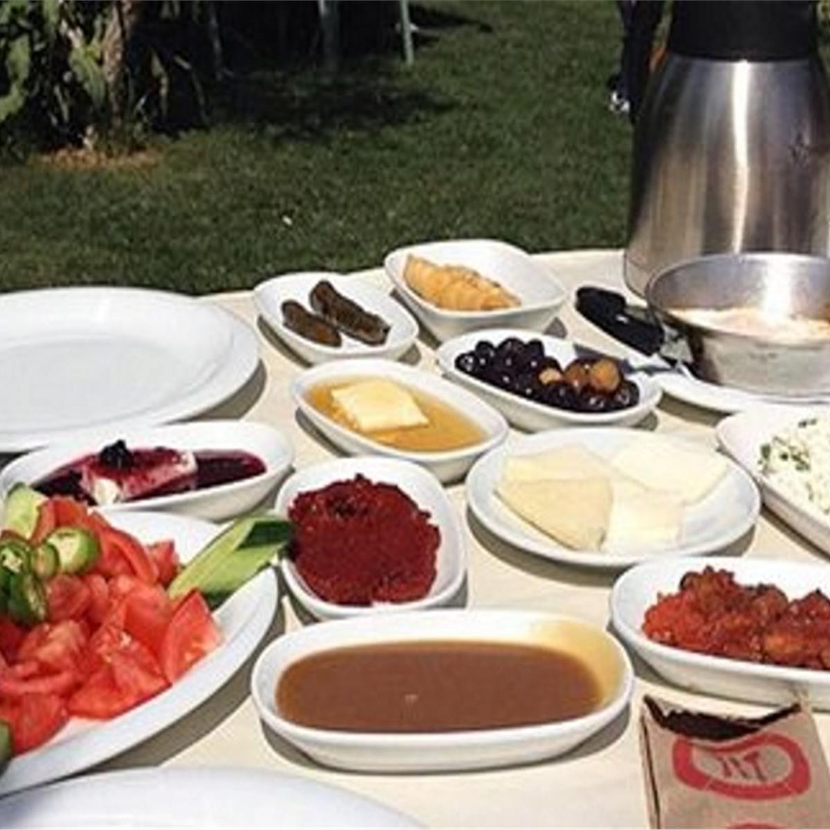 Çiçekliköy Nirvana Restaurant Sahanda Yumurta İle Serpme Köy Kahvaltısı