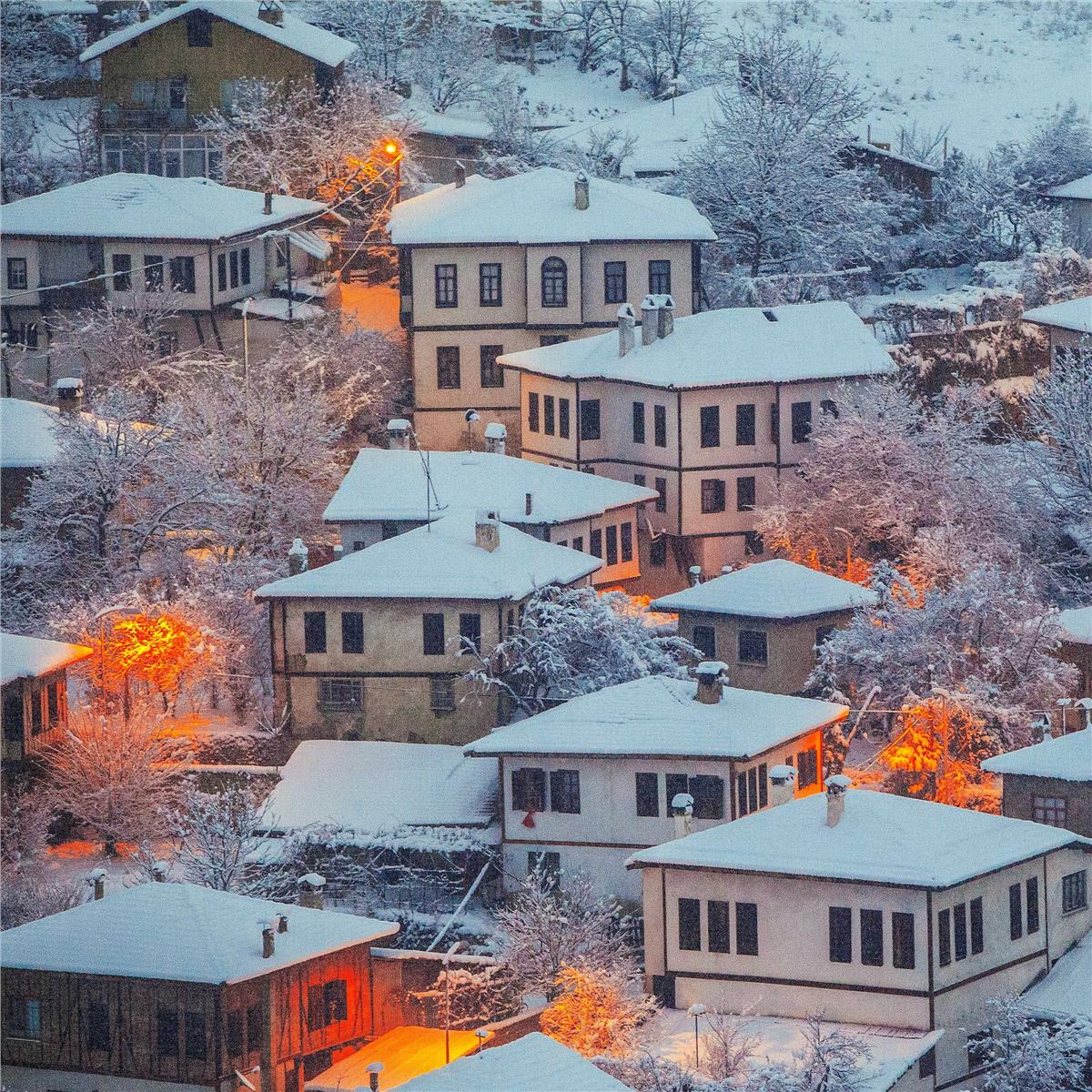 İzmir Çıkışlı 1 gece 2 gün Konaklamalı Ilgaz Kayak Merkezi, Safranbolu, Abant ve Gölcük Turu