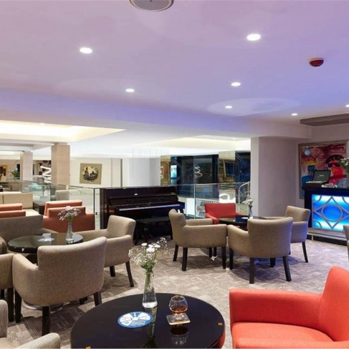Çeşme Pırıl Hotel’de Sevgililer Gününe Özel Limitsiz İçecekli Çift Kişi Gala Yemeği ve Konaklama