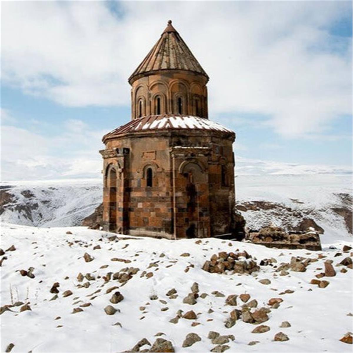 İzmir Çıkışlı Yılbaşı Özel 2 Gece 3 Gün Konaklamalı Yılbaşı Gala Yemeği ve Limitsiz Alkol Dahil Butik Kars Turu