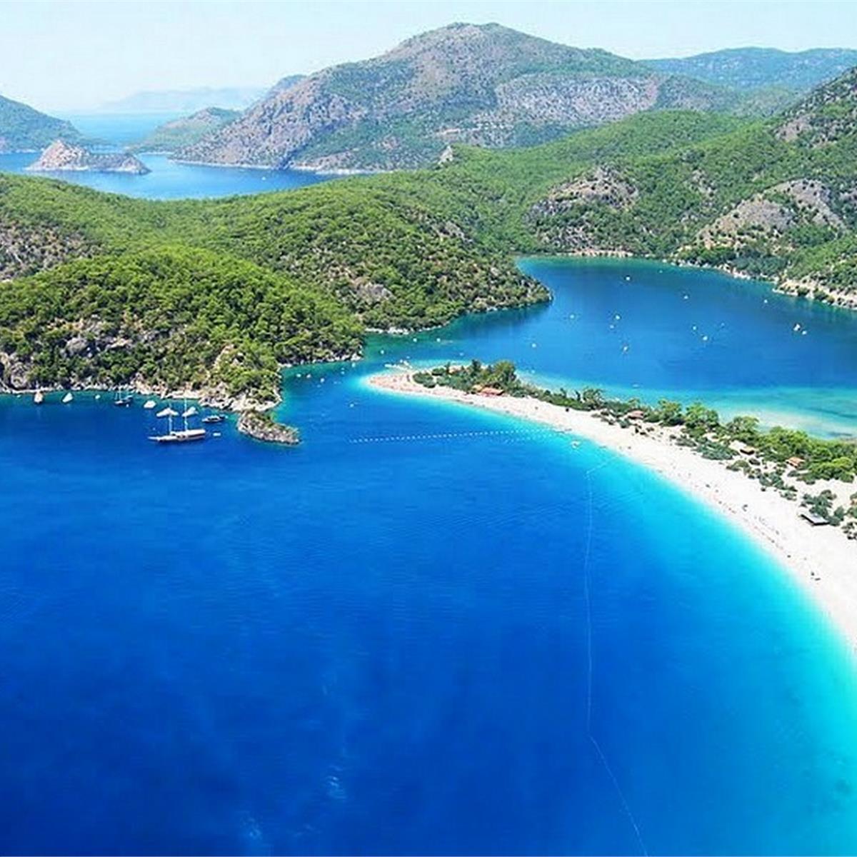 İzmir Çıkışlı günübirlik Dalyan, Kral Mezarları, İztuzu Plajı ve Çamur Banyosu Turu. Üstelik Kahvaltı ve Tekne turu dahil.